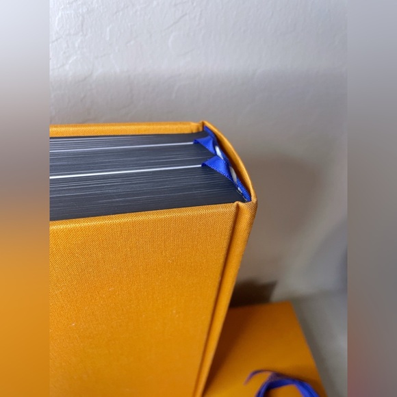 New Louis Vuitton book CATWALK coffee table collectible book - Picture 15 of 17